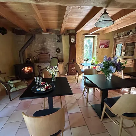 Bed & Breakfast Le Clos Pastel D'hotes & Virac
