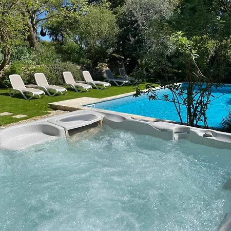 Le Clos Pastel D'hotes & 3* Virac