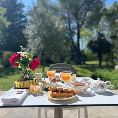 Bed & Breakfast Le Clos Pastel D'hotes Et Son - Adultes Only Virac